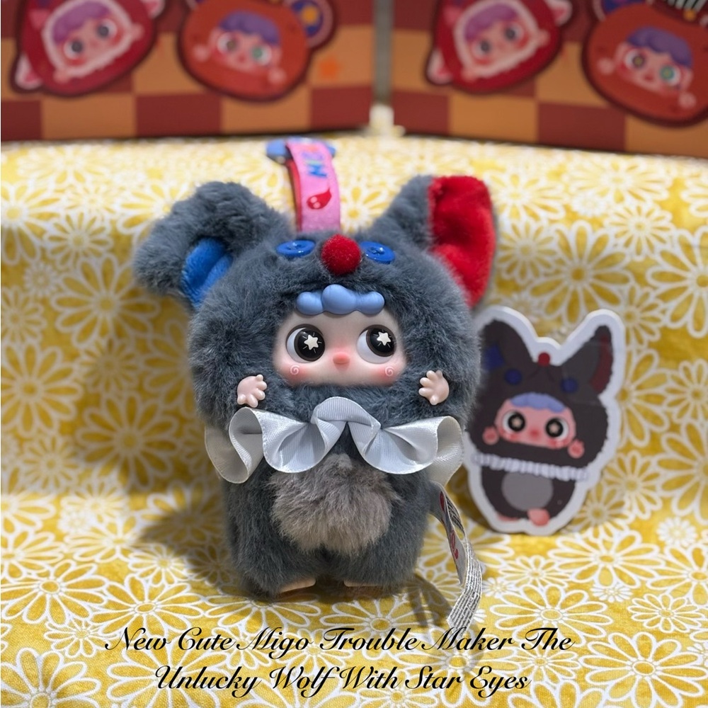 NEW MIGO GRAY BLUE RED UNLUCKY WOLF WITH STAR EYES KEYRING